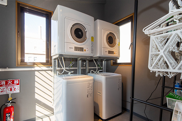 H.B.P JO-NANの屋上階に設けられた洗濯機と乾燥機